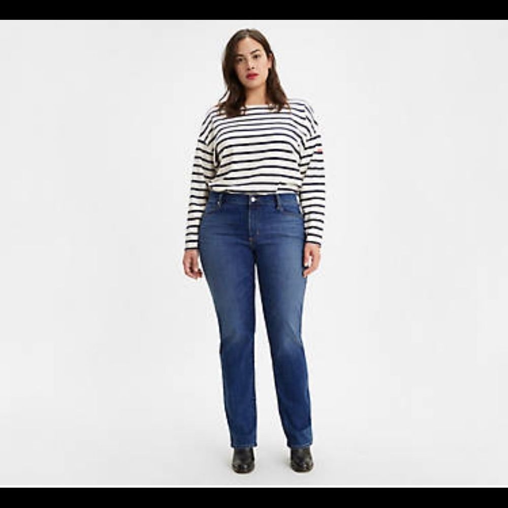 Levi’s Women’s Classic straight jeans lapis dark horse color 24W 30short nwt